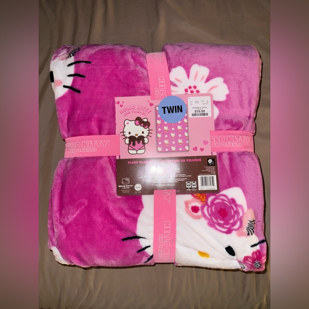 Hello Kitty Throw